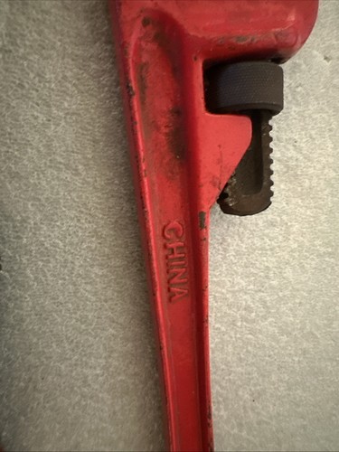 Two 18” Pipe Wrenches One Milwaukee And One Generic 48-22-7118 - Picture 6 of 8