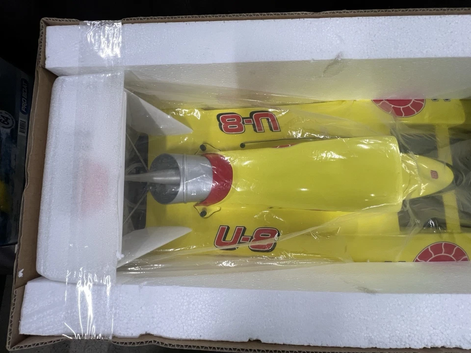 Miss Llumar 1/12 Hydro RTR Nitro Hydroplane Boat - Image 4 of 4