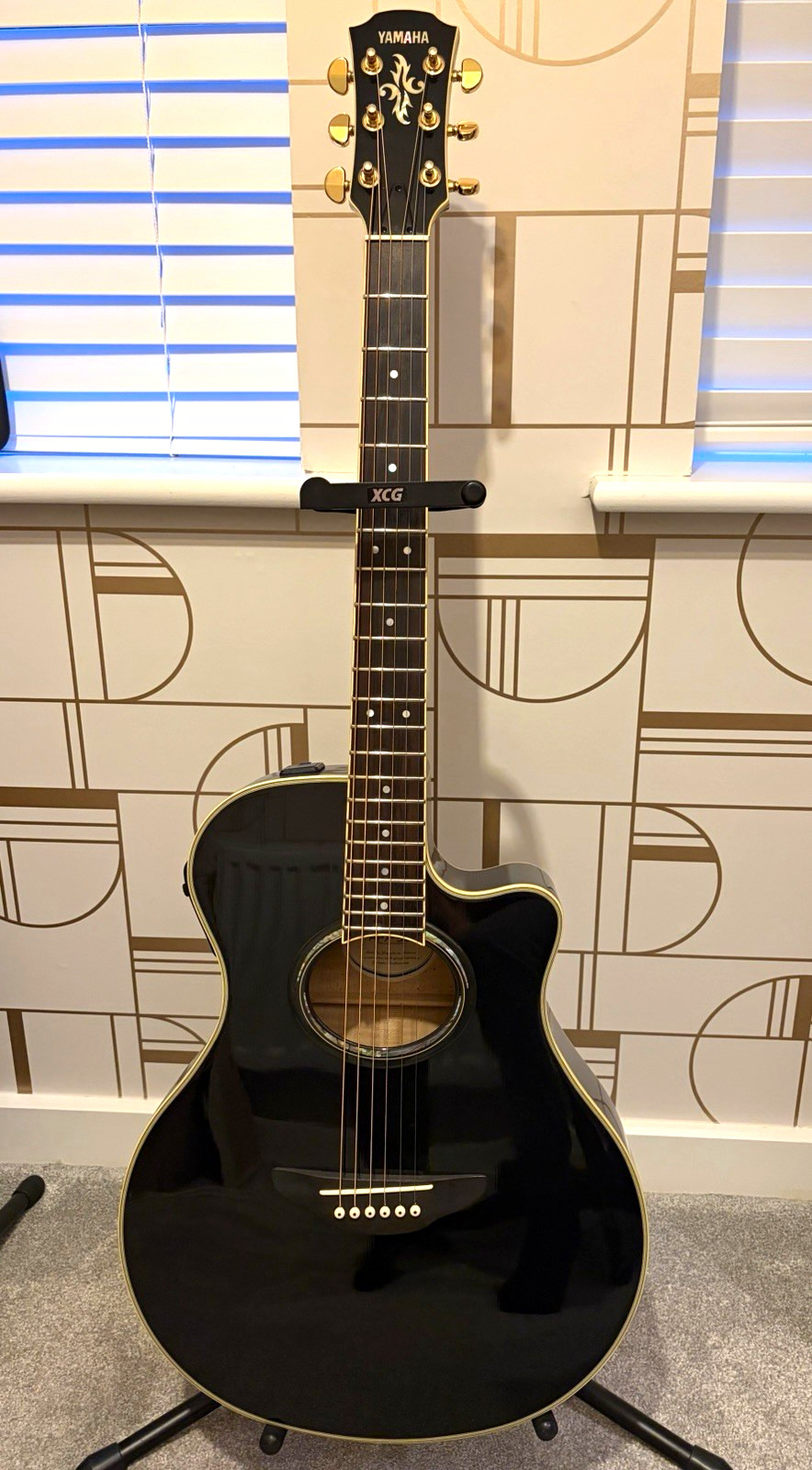 Yamaha APX-9C APX Series Black Cutaway Electro-Acoustic 6-String 2006