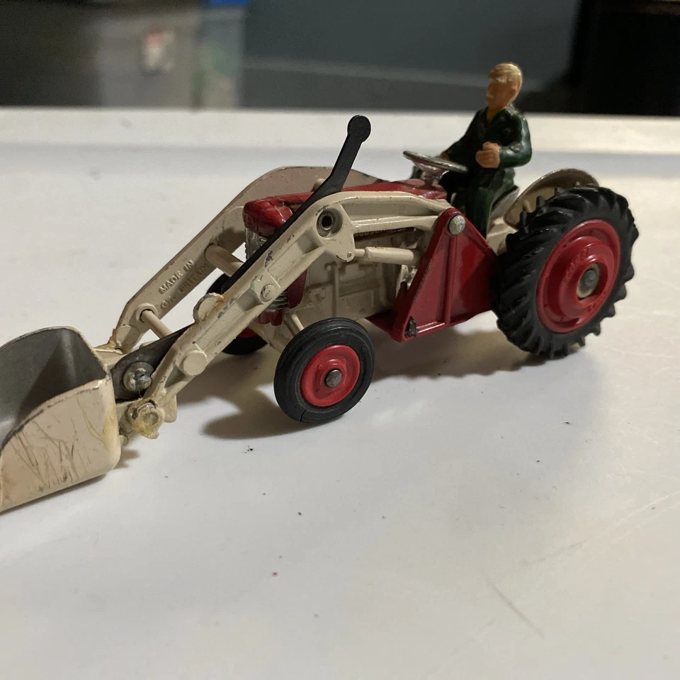 Vintage Corgi Toys 53 Massey-Ferguson 65 Tractor with Shovel Original And Figure - Image 3 of 4
