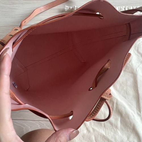 Mansur Gabriel shoulder bag, camel, pink inside, bucket-shaped, From Japan - Imagen 3 de 7