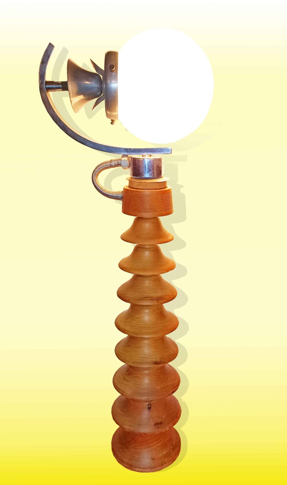Lampe en bois et verre pour salon chaleureux ambiance cosy créateur