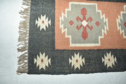 Alfombra de corredor artesanal en lana y yute con estética rústica - Diseño Kilim - Imagen 5 de 12