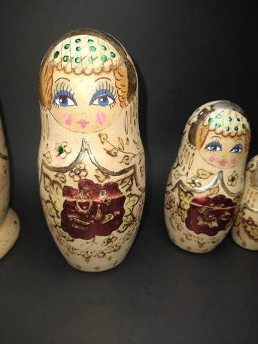 Vintage Matryoshka RUSSIAN Nesting Dolls set of 5 Hand Crafted Wooden Rare Paint - Picture 7 of 23