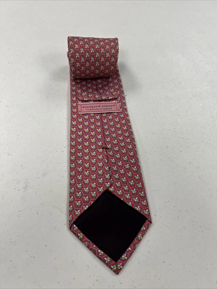 Vineyard Vines Men's Pink & Yellow Bees Novelty Silk Neck Tie $195 - Imagem 3 de 4