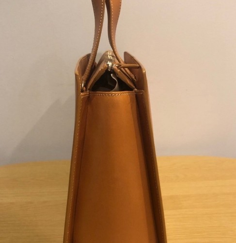 Tod’s Classic Leather Handbag - Picture 3 of 4
