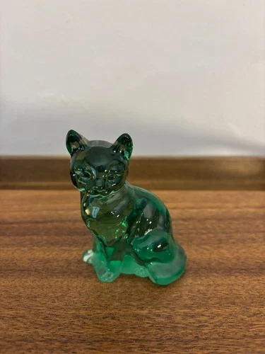 Fenton Emerald Green Glass Sitting Cat Figurine