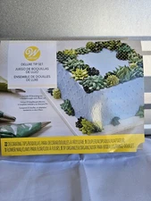 Wilton 22 Piece Cake Decorating Kit