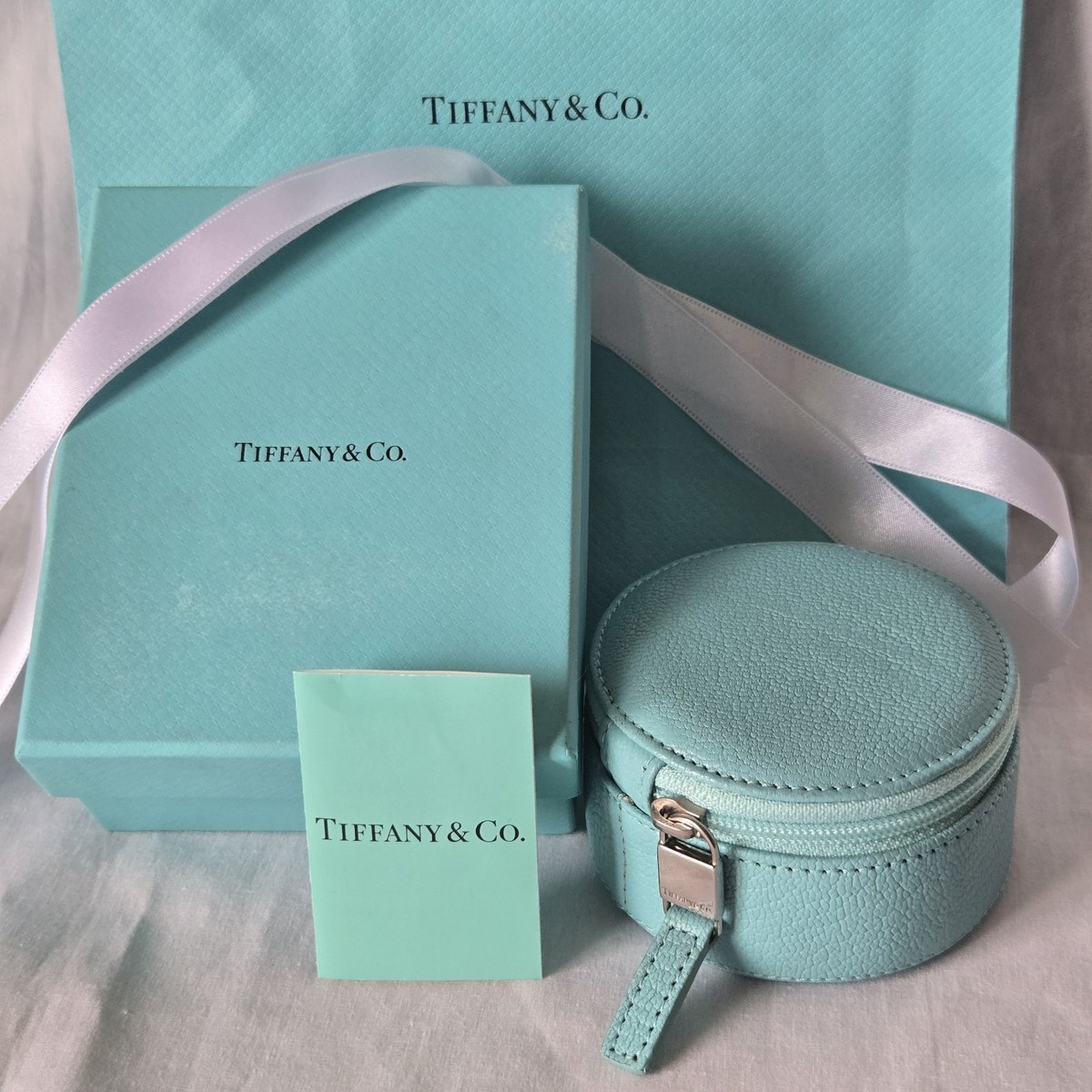 Tiffany & Co. シルバー ラウンドジュエリーケース　スモール Tiffany & Co Round Jewelry Storage Case Leather Mini Box Made in