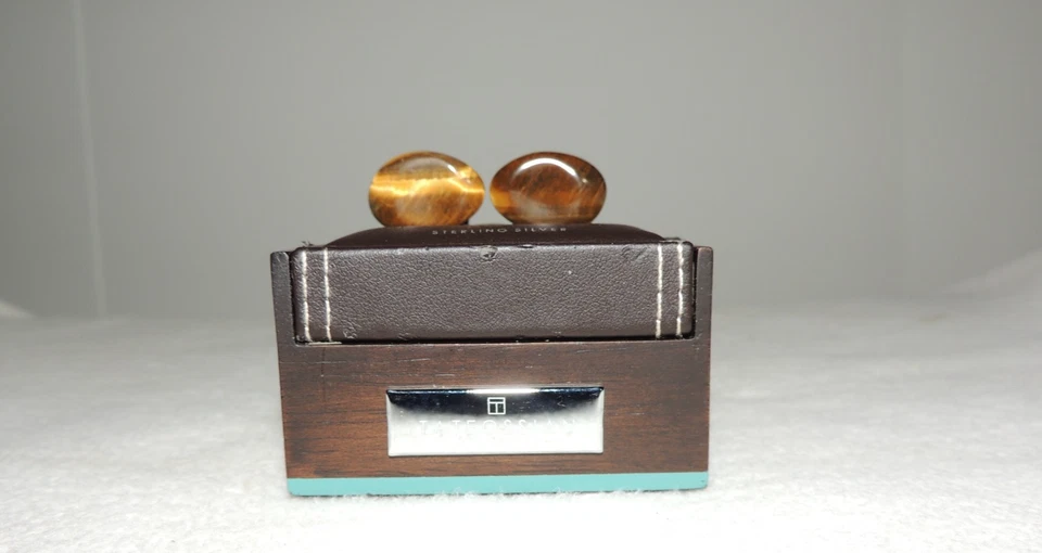 Gemelos RT London Tateossian de plata de ley .925 con ojo de tigre guijarro marrón para hombre Foto 2 de 4