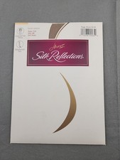 Hanes Silk Reflections Silky Sheer Panty Hose Size AB Soft Taupe 718 Vtg 1998