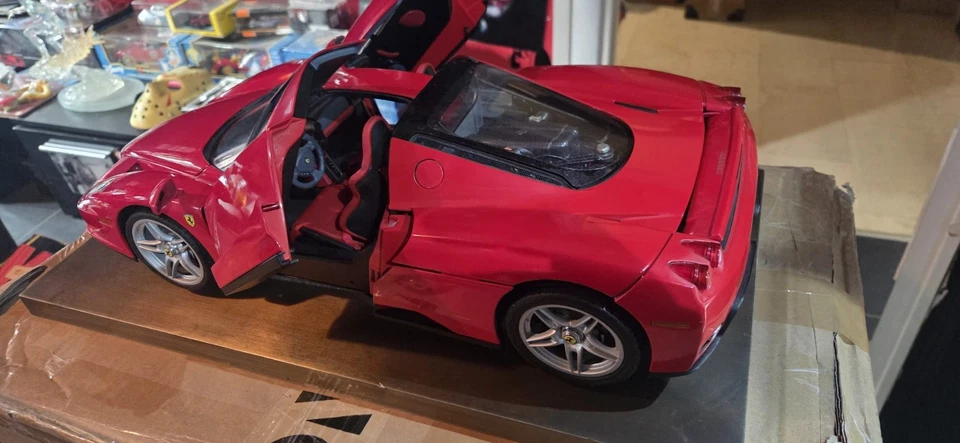 Ferrari Enzo 2002 De Agostini scala 1/10 - Immagine 3 di 4