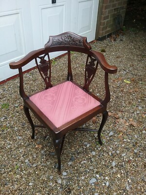 ANTIQUE CORNER CHAIR