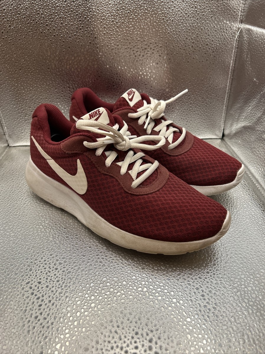 maroon nike tanjun