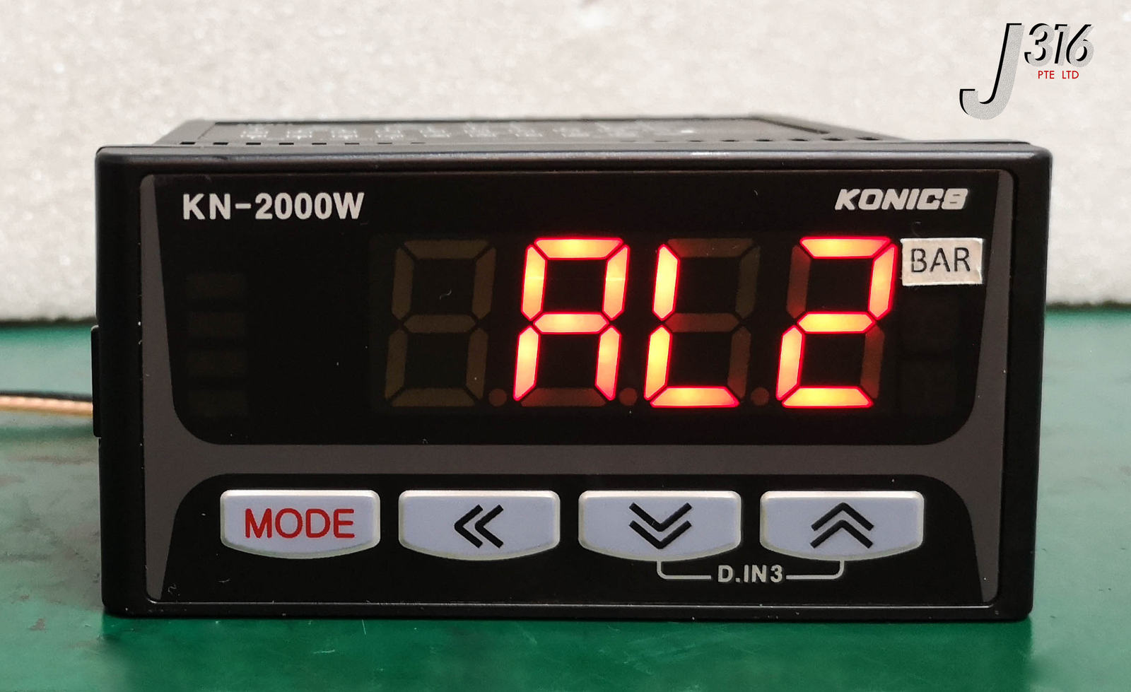 15597 KONICS DIGITAL TEMPERATURE CONTROLLER, KN-2000W (NEW) KN-2200W