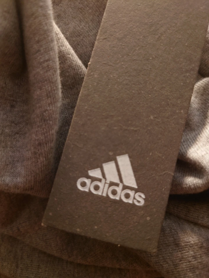 Polo Shirt Real Madrid. Nuevo con etiqueta Talla M. Ropa deportiva Futbol Jersey - Imagen 2 de 2