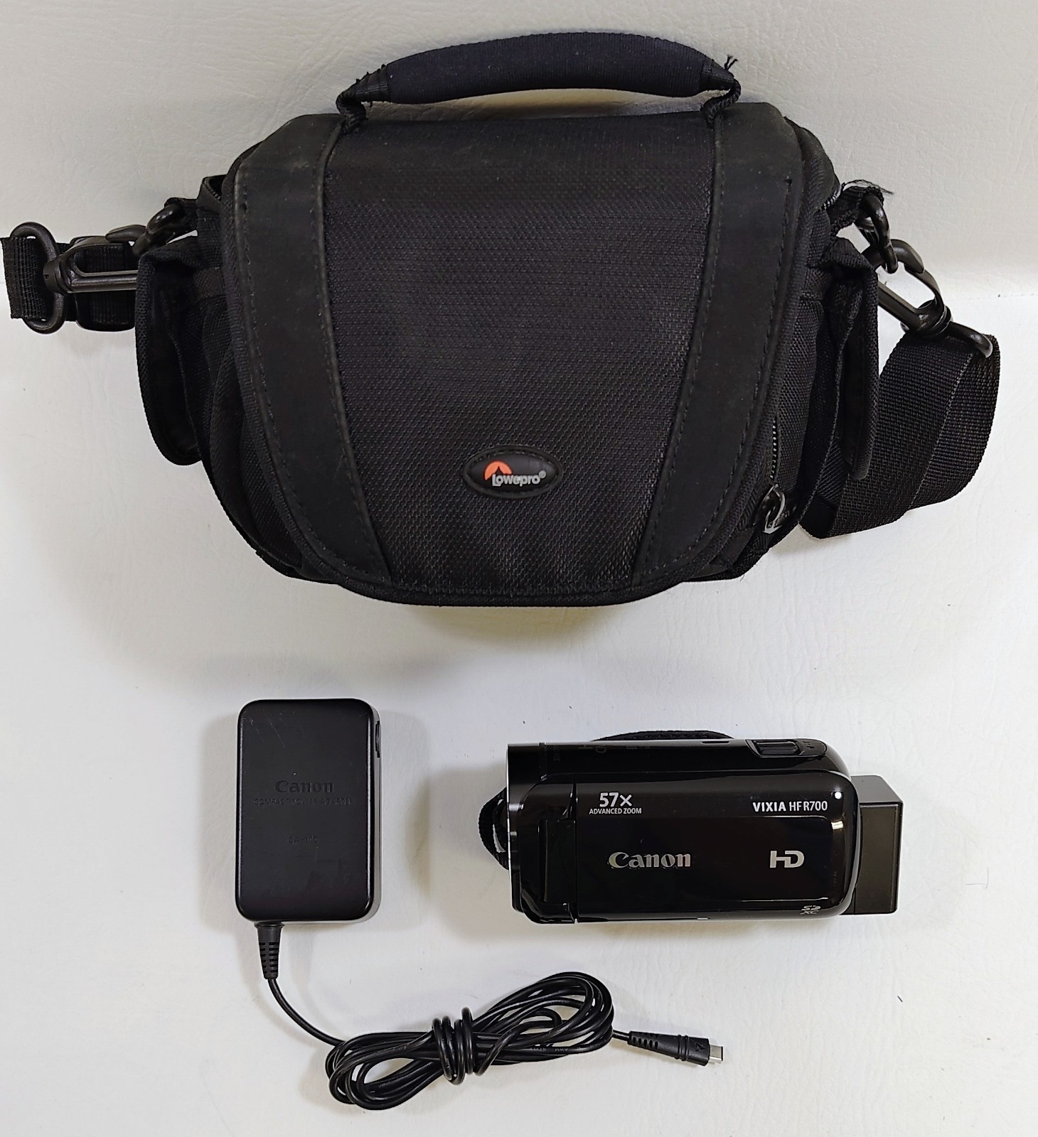 Video Camera 57x Zoom Hd 1080p W/case & Battery