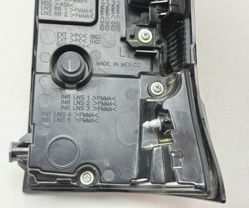 LUZ TRASERA LED LADO CONDUCTOR IZQUIERDO TOYOTA TACOMA 2024 2025 OEM - Imagen 14 de 16