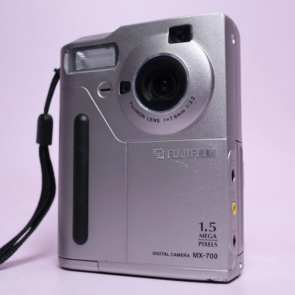 Fujifilm MX-700 1.5MP Digital Camera -  Silver, photo 2 of 5