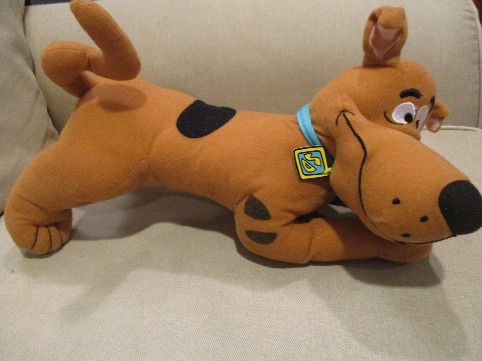 PLUTO DISNEY STORE EXCLUSIVE  LARGE PLUSH 14" INCH disney