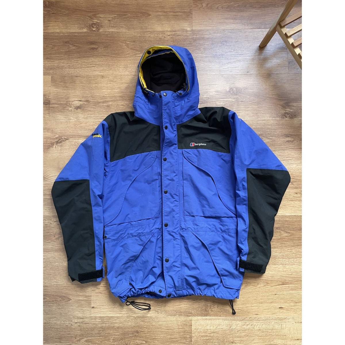 本日限定90s berghaus Mera Peak  ゴアテックス ジャケット The Godfather of GORE-TEX: The Berghaus Mera Peak Jacket is