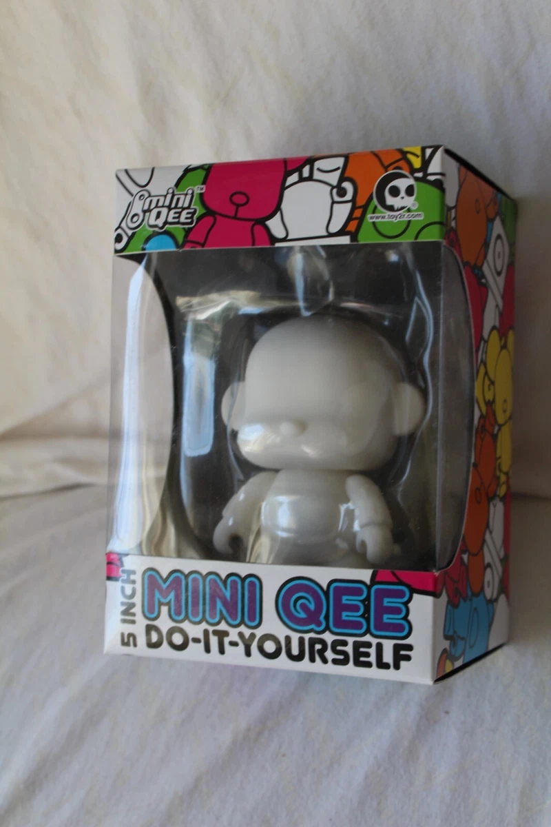 toy2r 5 Inch Mini Qee Do it Yourself White Vinyl Figure New Toyer