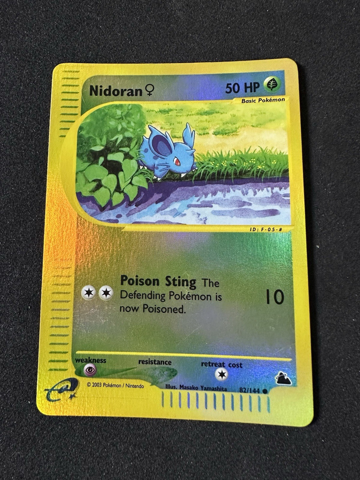 Nidoran F 82/144 Pokemon Skyridge Reverse Holo NM