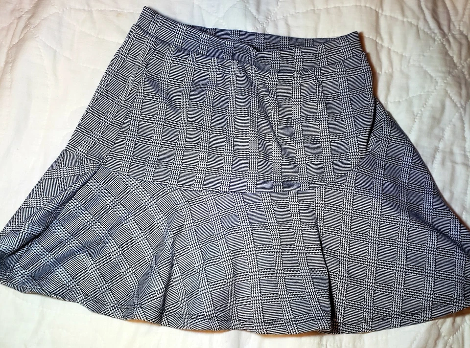 SO Womens XS Plaid Flare Miniskort Pull On Black/White - Image 2 of 3