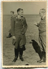 GERMAN WWII ARCHIVE PHOTO: LUFTWAFFE FLYING ACE PILOTS ON AIRFIELD