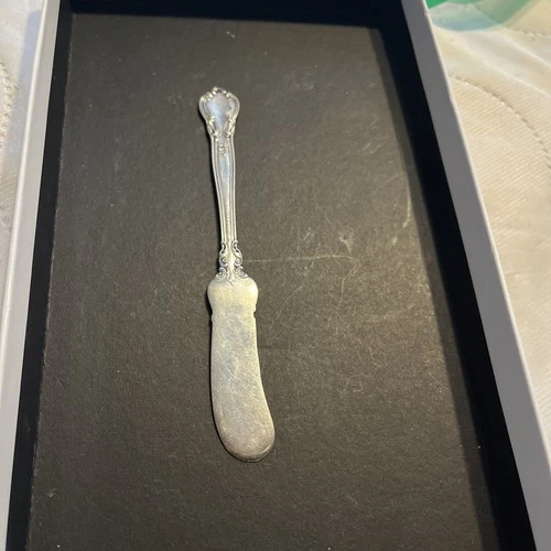 Gorham Chantilly 1895 Sterling Silver Butter Spreader - Right Facing Lion- 26 Gm