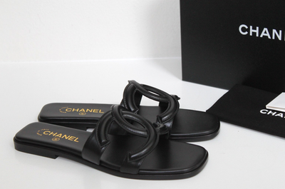sz 8.5 / 39 CHANEL CC Logo Black Leather Mules Slide Slip on Flat