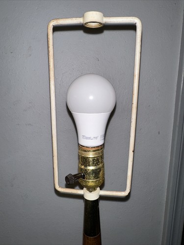 Vintage MCM Laurel Lamp Brass & Walnut Laurel Table Lamp 1960s BEAUTIFUL!! - Picture 21 of 24