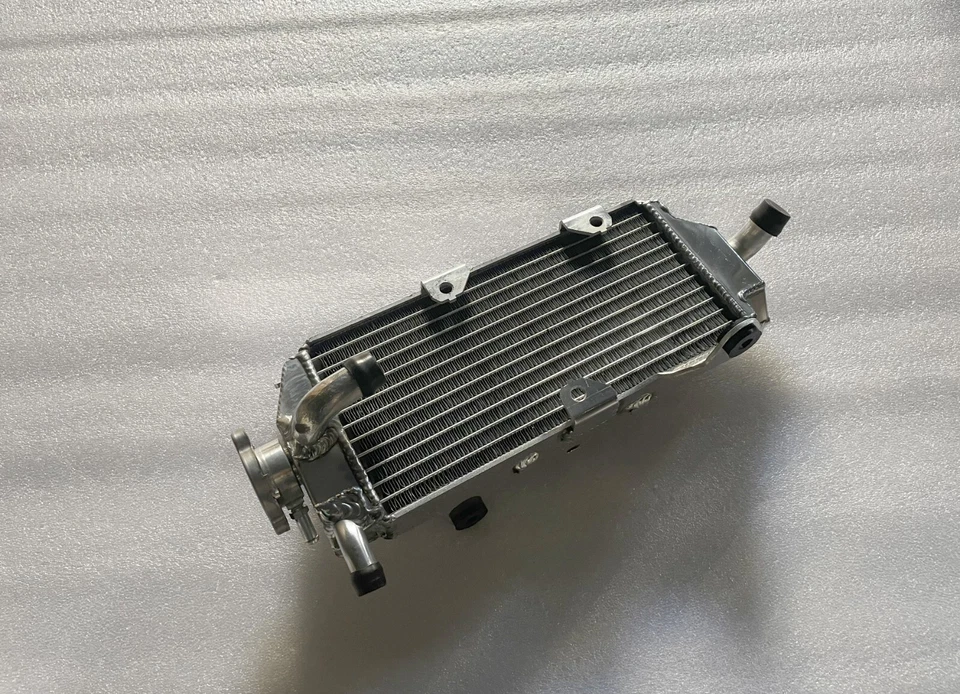 Подходит для Yamaha WR450F / YZ450FX 2024 алюминиевый радиатор справа с крышкой - Изображение 2 из 3