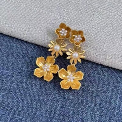 Oscar de la renta Gold Plated Pierced Earrings Vintage Elegant Huge Gold