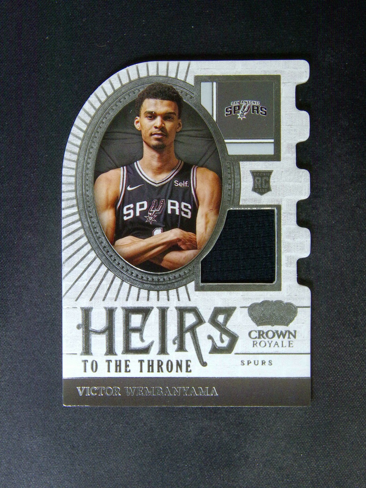 2023-24 Crown Royale Victor Wembanyama Die Cut Heirs To The Throne Patch RC