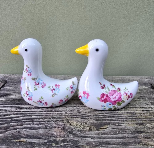 Vintage Stil Keramik Ente Salz & Pfefferstreuer. Blumen Kruzifix Set Küchendeko - Bild 10 von 11