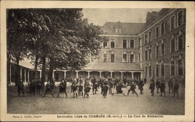 Ak Combrée Haut Anjou Maine et Loire, Institution Libre, La Cour... - 3158970
