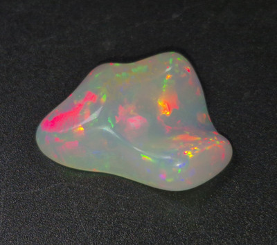 18,4 kt Natürlicher Freiform Schnitzerei Äthiopischer Welo Opal Edelstein Großes Feuer