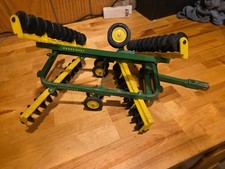 John Deere 220 Yellow Power Flex Center Fold Disk 1/16 Ertl Disc