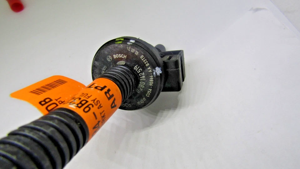 Solenoide de purga de bote de vapor genuino Ford GL3Z-9B325-B Foto 4 de 4