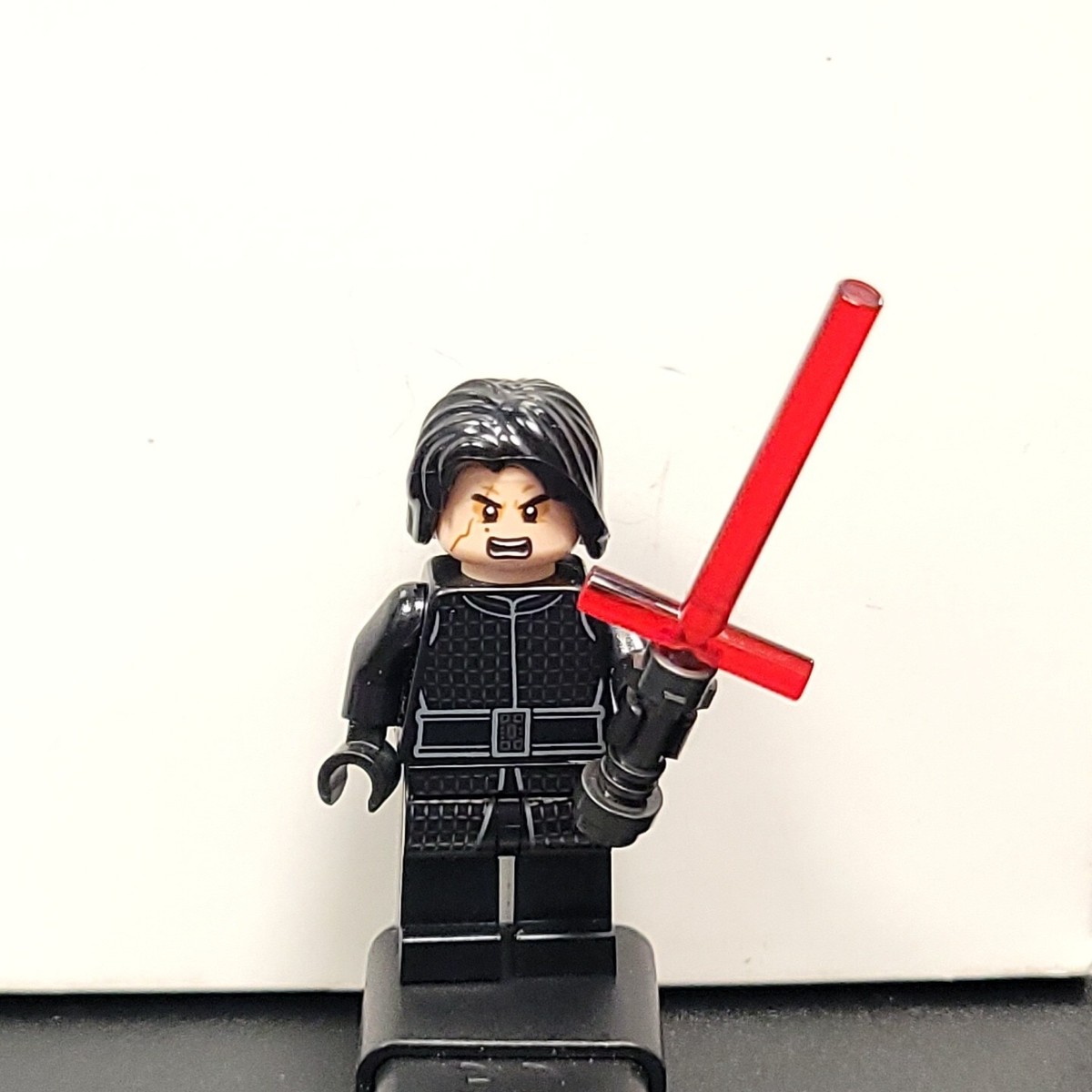LEGO Kylo Ren Minifigure w/ Lightsaber 75139 Star Wars Battle on
