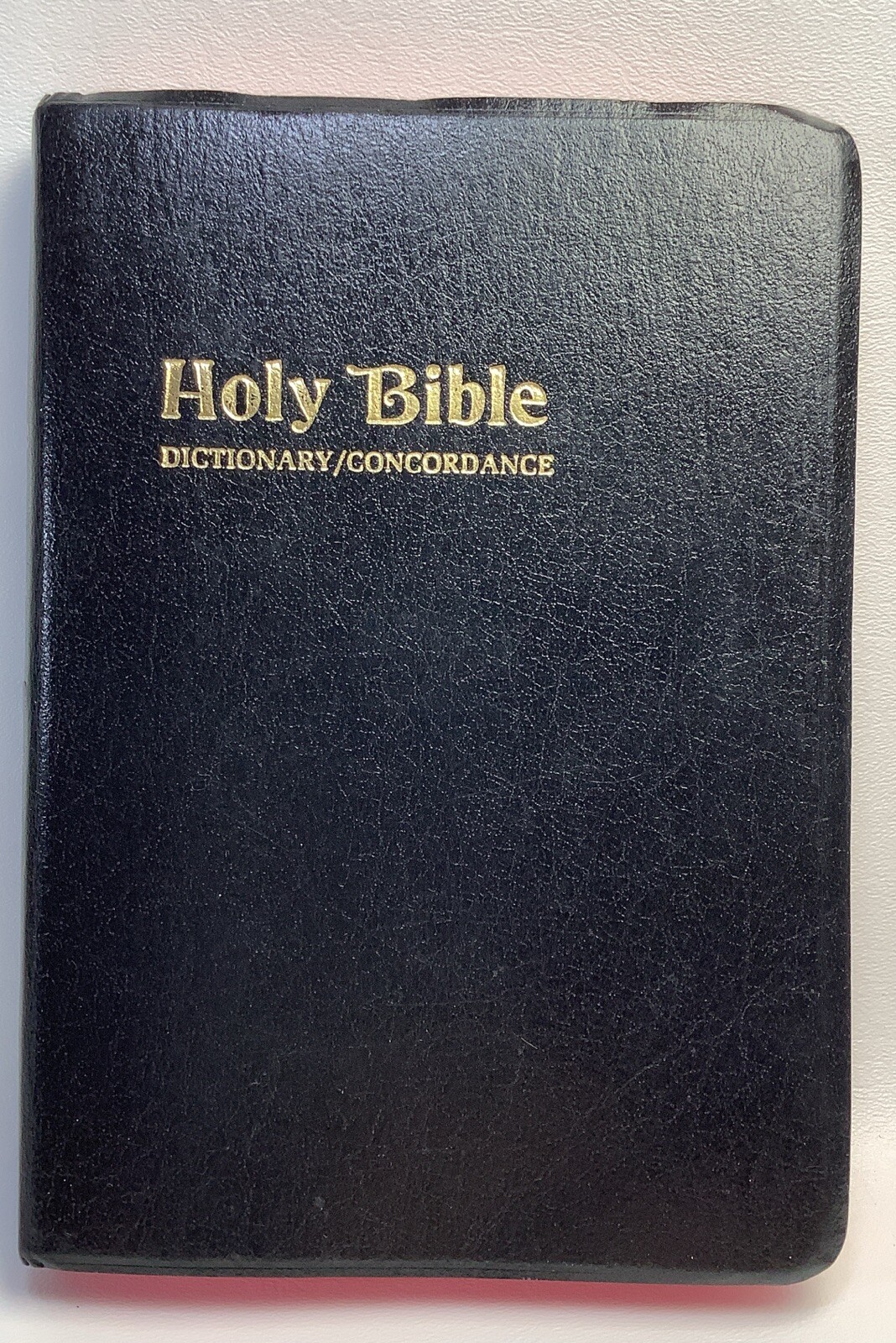 Holy Bible Red Letter KJV w/ Dictionary Concordance - World Bible Publishers