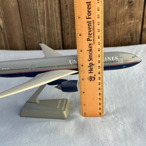 UA United Airlines Boeing B777-200 Airplane Plastic Model 1:250 Scale? - Picture 7 of 7