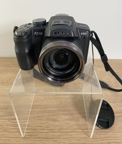 Panasonic LUMIX DMC-FZ38 12.1MP Digital Bridge Camera 18x Zoom Black - Tested