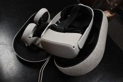 Oculus Quest 2 Meta VR Headset - White, 64gb - with 2 Controllers