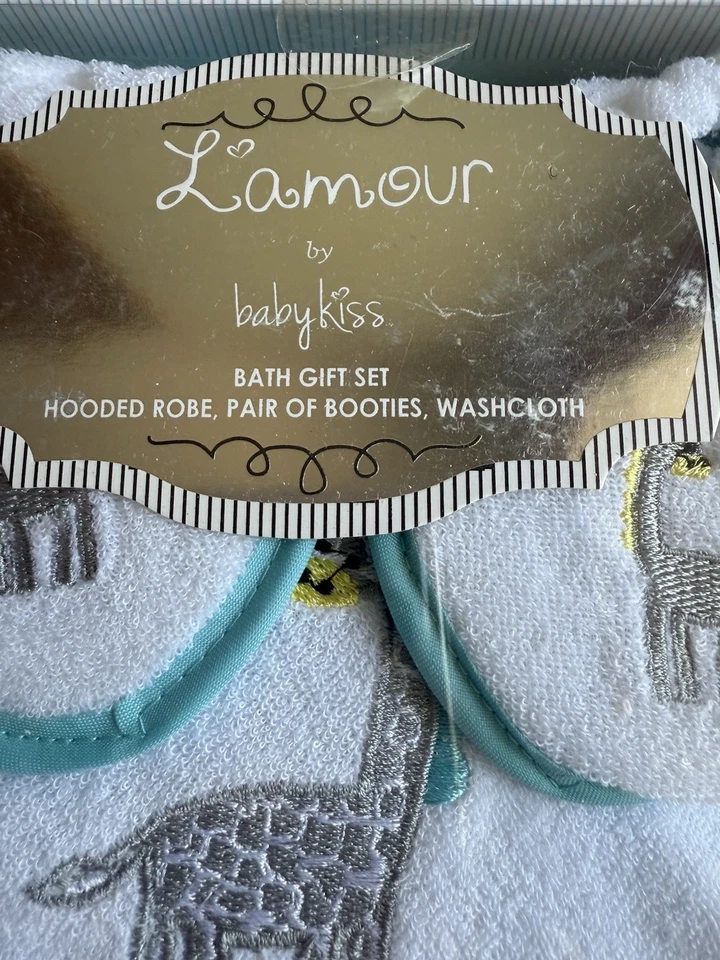 L’Amour By Baby Kiss Bath Gift Set Giraffe Hooded Towel Booties Washcloth - Image 3 of 4