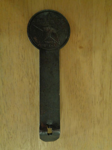 TEXACO OIL COMPANY MOTOR OIL STEEL BOTTLE OPENER SOUTH AMERICA 40's 50s ORIGINAL