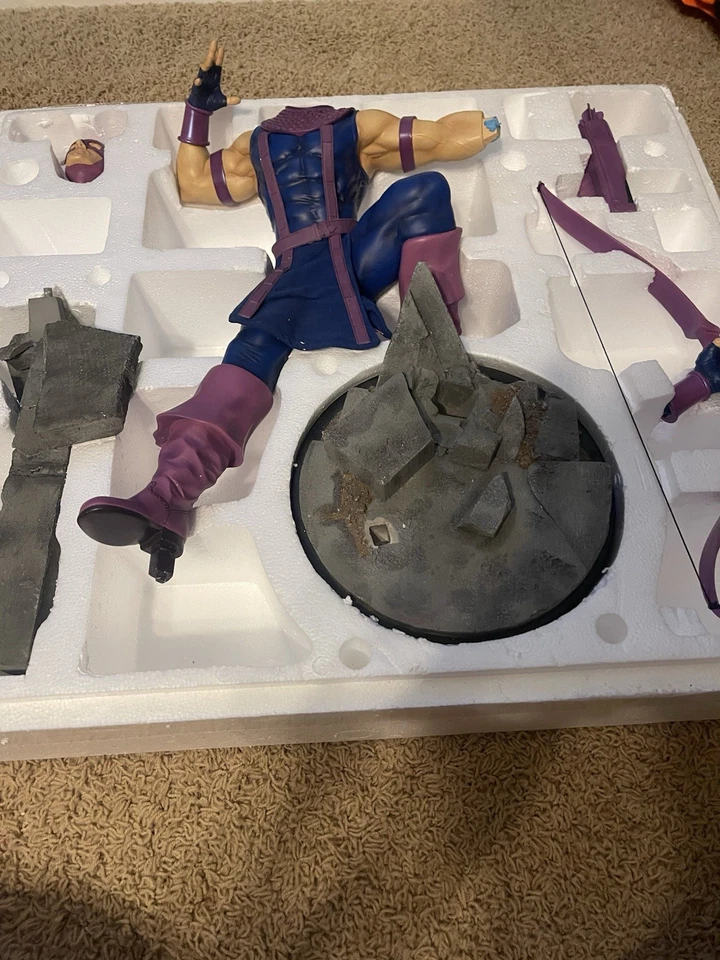 Figura de formato premium Hawkeye-Avengers exclusiva de Sideshow Foto 2 de 4