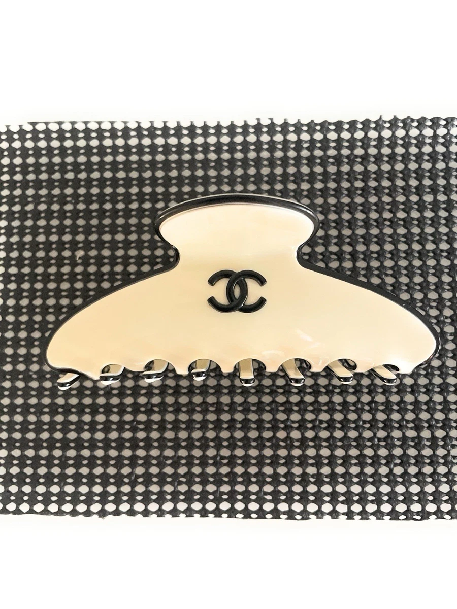 CHANEL Cream and Black CC Logo Hair Claw Gently Used Large Chanel Hair Clip Claw Cream Black 11 Cm | eBay main image 2