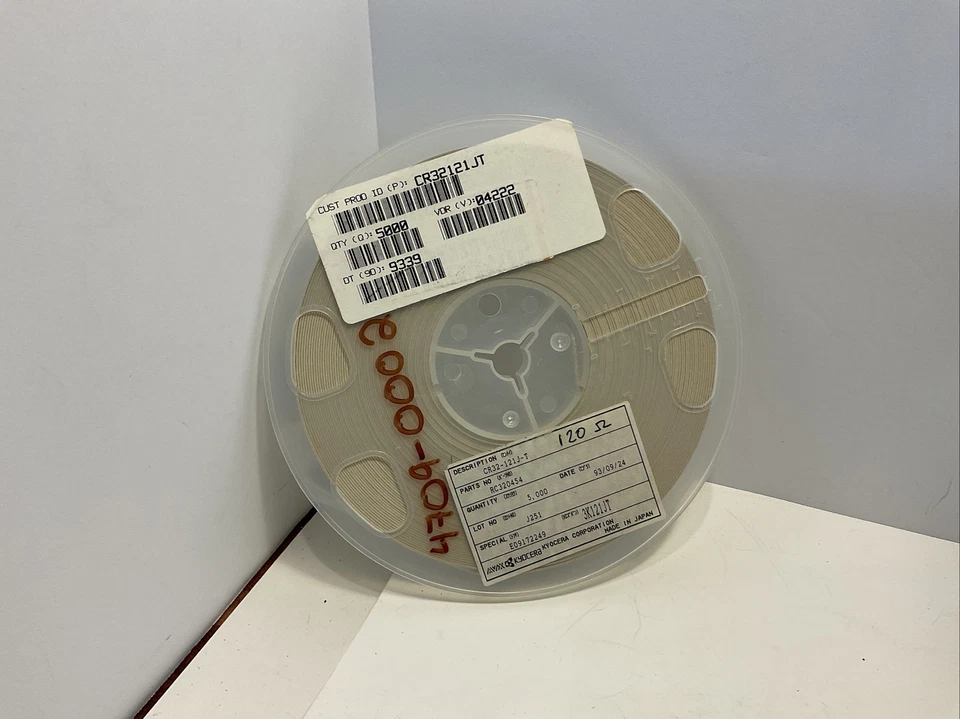 Kyocera Semiconductor RC320454, CR32-121J-T 1 carrete de 5000 Foto 2 de 4